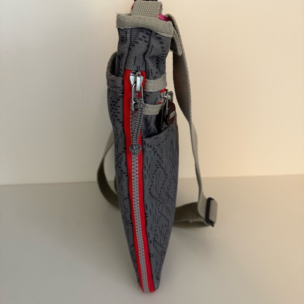 Merrell Crossbody Gray Zip-Around 100% Cotton Canvas with Red Accents Bag Purse - Picture 7 of 14
